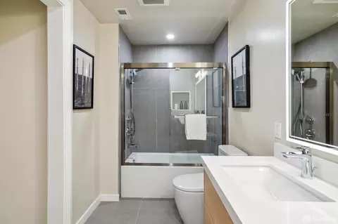 Bath - 148 Blake St #2, San Francisco, CA 94118 photo 3 of 8