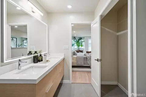Bath - 148 Blake St #2, San Francisco, CA 94118 photo 4 of 8