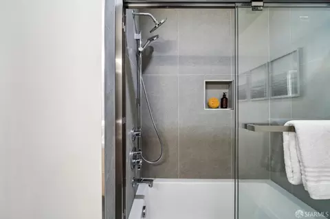 Bath - 148 Blake St #2, San Francisco, CA 94118 photo 7 of 8