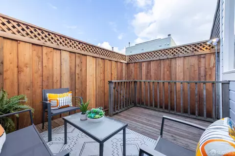 Exterior - 1712 Baker St, San Francisco, CA 94115 photo 5 of 6