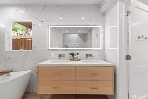 Bath - 452 Dellbrook Ave, San Francisco, CA 94131 photo 6 of 9