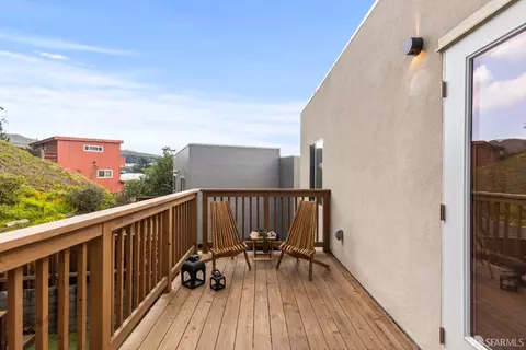 Exterior - 452 Dellbrook Ave, San Francisco, CA 94131 photo 5 of 14