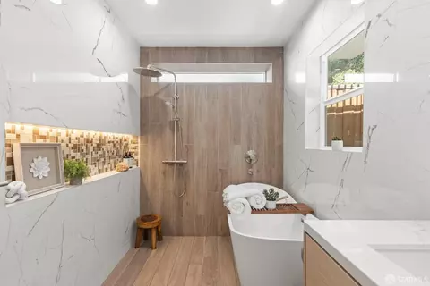 Bath - 452 Dellbrook Ave, San Francisco, CA 94131 photo 7 of 9