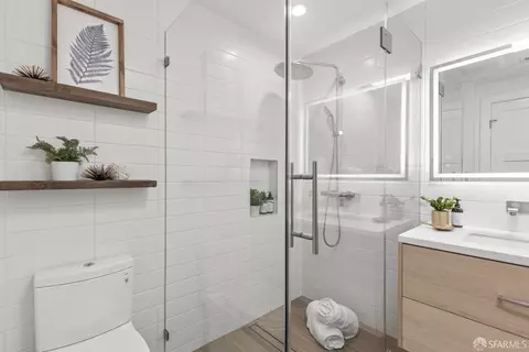 Bath - 452 Dellbrook Ave, San Francisco, CA 94131 photo 3 of 9