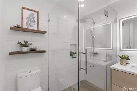 Bath - 452 Dellbrook Ave, San Francisco, CA 94131 photo 2 of 9