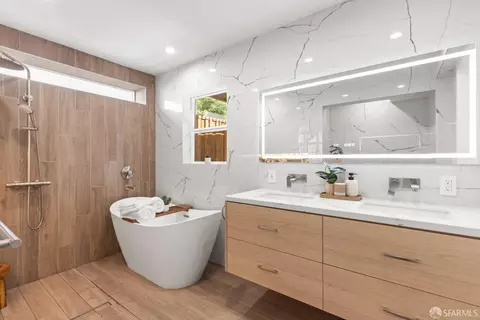 Bath - 452 Dellbrook Ave, San Francisco, CA 94131 photo 5 of 9