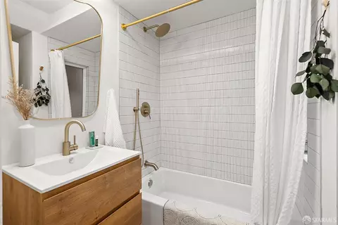 Bath - 378 Crescent Ave, San Francisco, CA 94110 photo 2 of 2