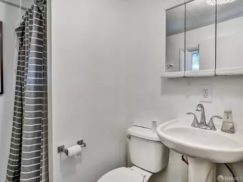 Bath - 823 43rd Ave, San Francisco, CA 94121 photo 6 of 7