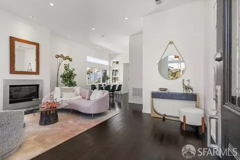 Living - 469 Clipper St, San Francisco, CA 94114 photo 1 of 8