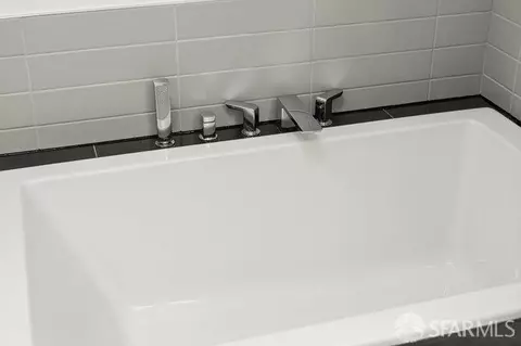 Bath - 469 Clipper St, San Francisco, CA 94114 photo 5 of 8