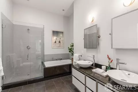 Bath - 469 Clipper St, San Francisco, CA 94114 photo 2 of 8