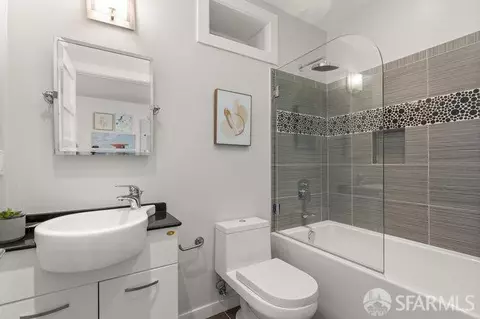 Bath - 469 Clipper St, San Francisco, CA 94114 photo 7 of 8