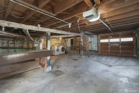 Exterior - 643 Edinburgh St, San Francisco, CA 94112 photo 10 of 15