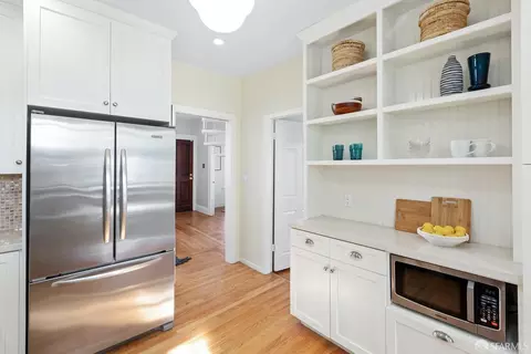 Kitchen - 643 Edinburgh St, San Francisco, CA 94112 photo 3 of 7