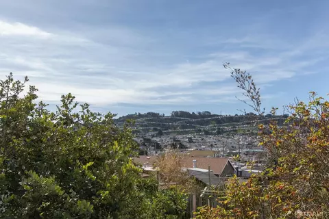 View/Area - 643 Edinburgh St, San Francisco, CA 94112 photo 18 of 25