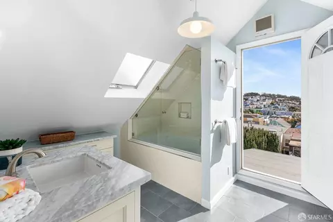 Bath - 643 Edinburgh St, San Francisco, CA 94112 photo 3 of 5