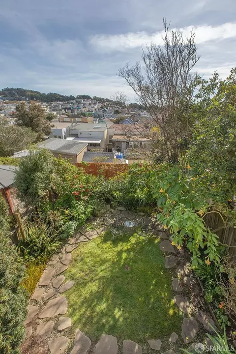 View/Area - 643 Edinburgh St, San Francisco, CA 94112 photo 1 of 25