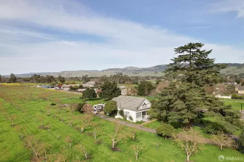 985 Rucker Ave, Gilroy, CA 95020