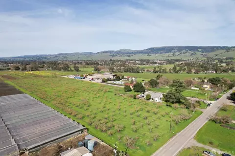 985 Rucker Ave, Gilroy, CA 95020 photo 3