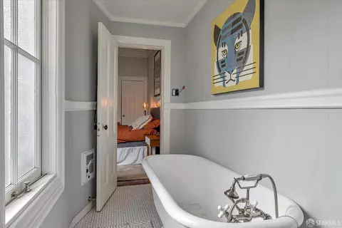 Bath - 95 Coleridge St, San Francisco, CA 94110 photo 2 of 6