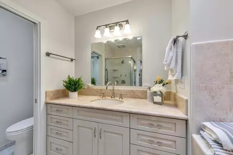 Bath - 2455 22nd Ave, San Francisco, CA 94116 photo 3 of 5