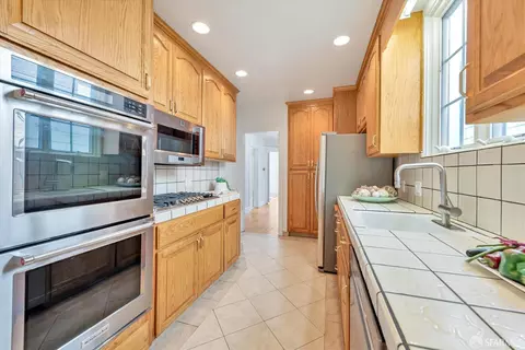 Kitchen - 2455 22nd Ave, San Francisco, CA 94116 photo 2 of 4