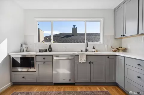 Kitchen - 159 Clearfield Dr, San Francisco, CA 94132 photo 4 of 5