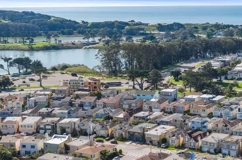 View/Area - 159 Clearfield Dr, San Francisco, CA 94132 photo 1 of 10