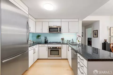 Kitchen - 301 Main St #21A, San Francisco, CA 94105 photo 2 of 2