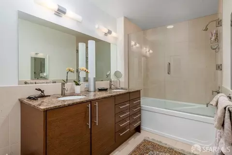 Bath - 301 Main St #21A, San Francisco, CA 94105 photo 1 of 2