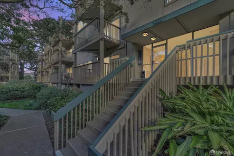 391 Mandarin Dr #113, Daly City, CA 94015