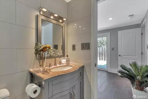 Bath - 18 Juniper Dr, Lafayette, CA 94549 photo 2 of 4