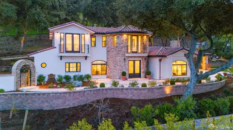 10880 Magdalena Rd, Los Altos Hills, CA 94024
