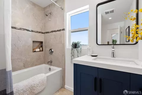 Bath - 370 Edinburgh St, San Francisco, CA 94112 photo 2 of 2