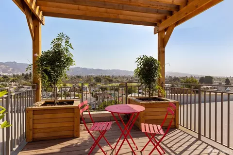 Exterior - 2747 San Pablo Ave #LW1, Berkeley, CA 94702 photo 1 of 4