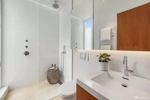 Bath - 3962 19th St, San Francisco, CA 94114 photo 2 of 2