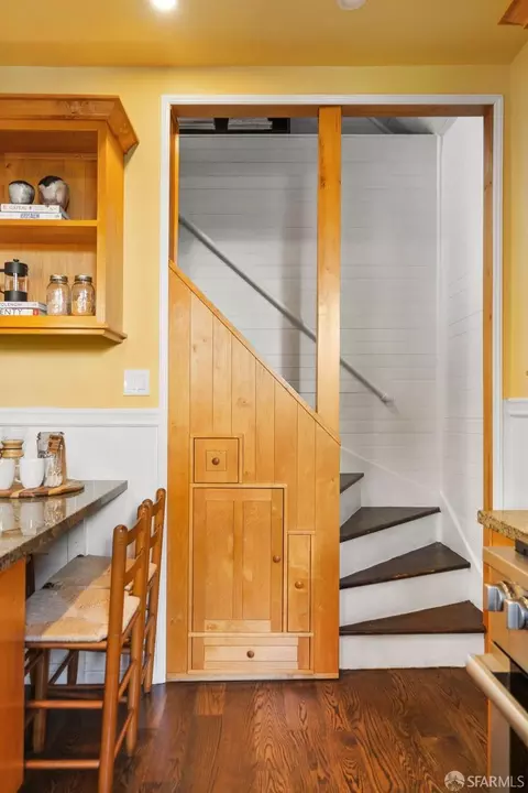 Entry Way - 224 Bennington St, San Francisco, CA 94110 photo 2 of 7