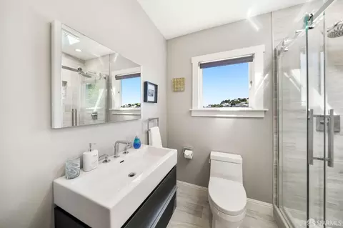 Bath - 224 Bennington St, San Francisco, CA 94110 photo 3 of 7