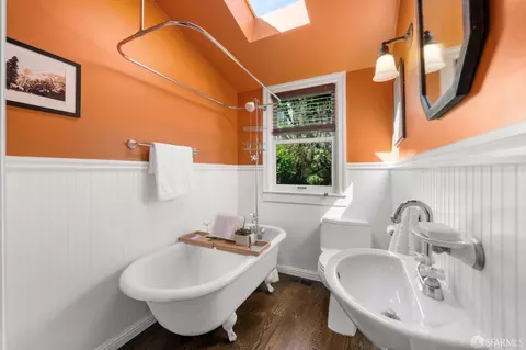 Bath - 224 Bennington St, San Francisco, CA 94110 photo 1 of 7