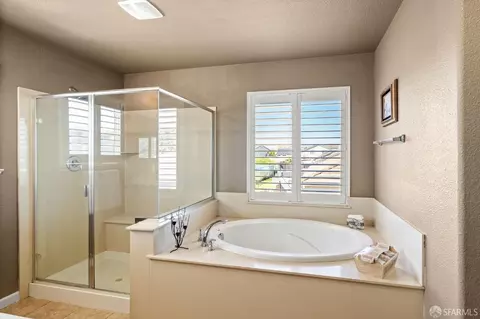 Bath - 2111 Chicory Dr, Oakley, CA 94561 photo 3 of 5