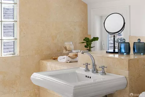 Bath - 111 Cuvier St, San Francisco, CA 94112 photo 2 of 5