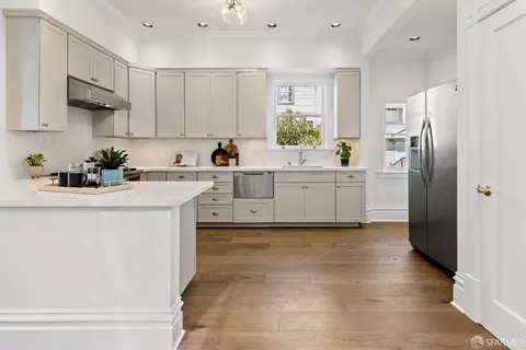 Kitchen - 111 Cuvier St, San Francisco, CA 94112 photo 1 of 7