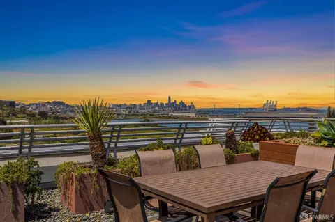451 Donahue St #212, San Francisco, CA 94124