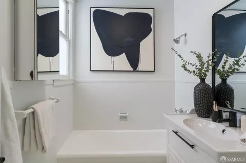 Bath - 256 Cotter St, San Francisco, CA 94112 photo 2 of 3
