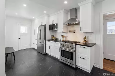 Kitchen - 256 Cotter St, San Francisco, CA 94112 photo 5 of 9