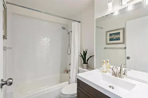 Bath - 185 Burnside Ave, San Francisco, CA 94131 photo 2 of 2