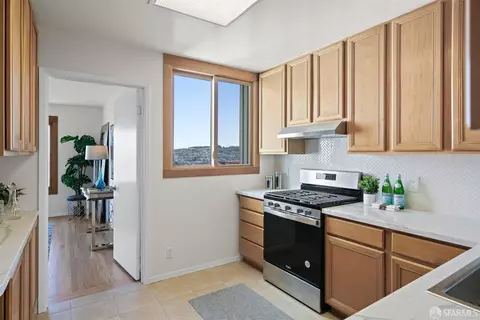 Kitchen - 185 Burnside Ave, San Francisco, CA 94131 photo 1 of 3