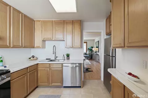 Kitchen - 185 Burnside Ave, San Francisco, CA 94131 photo 2 of 3