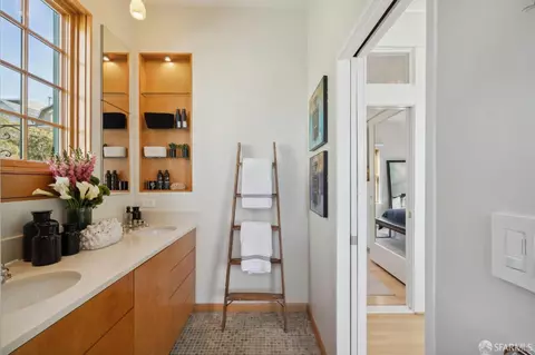 Bath - 3782 21st St, San Francisco, CA 94114 photo 2 of 7