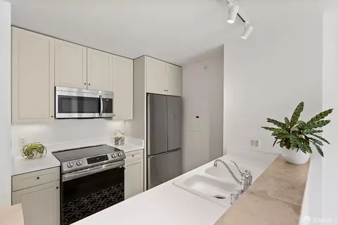 Kitchen - 1483 Sutter St #522, San Francisco, CA 94109 photo 2 of 2
